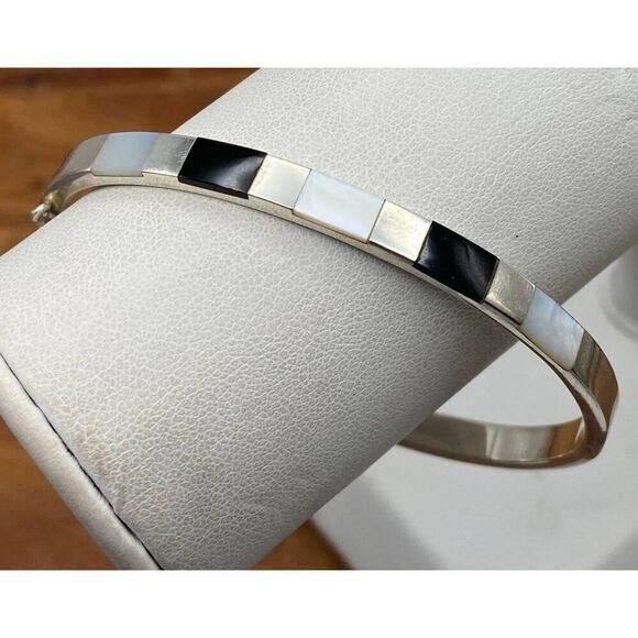 Vintage 925 Sterling Silver Mother of Pearl & Black Onyx Bangle Bracelet - Picture 1 of 7